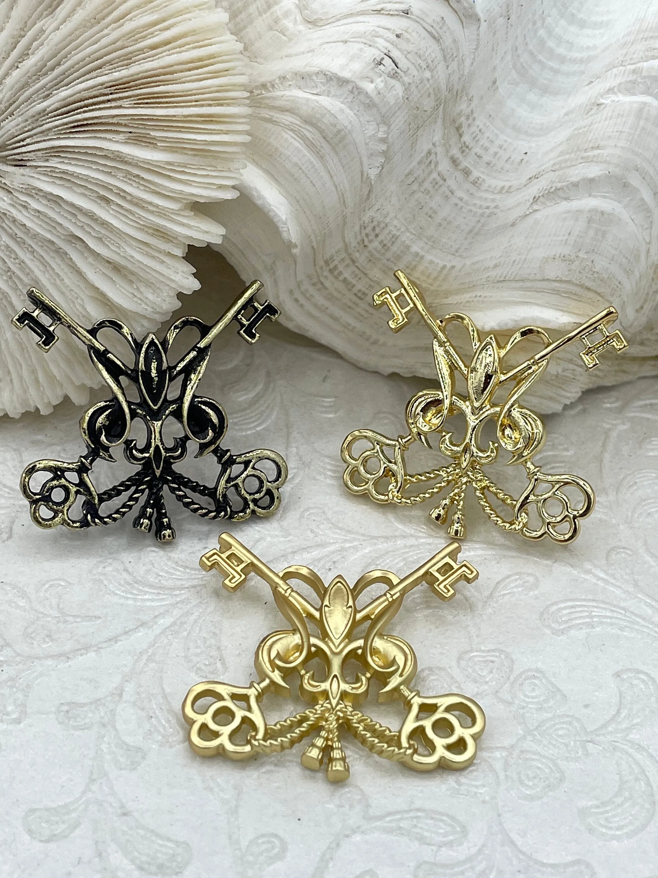 Keys De Fleur Pendants, 31mm x 33mm, High Quality, Plated Zinc Alloy Fleur De Lis Key Charms, 7 Finishes, Fast Ship.